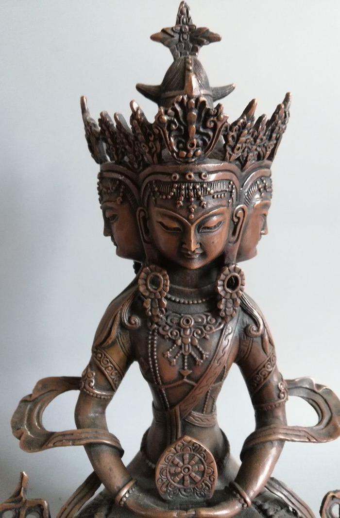 少见的多面佛像