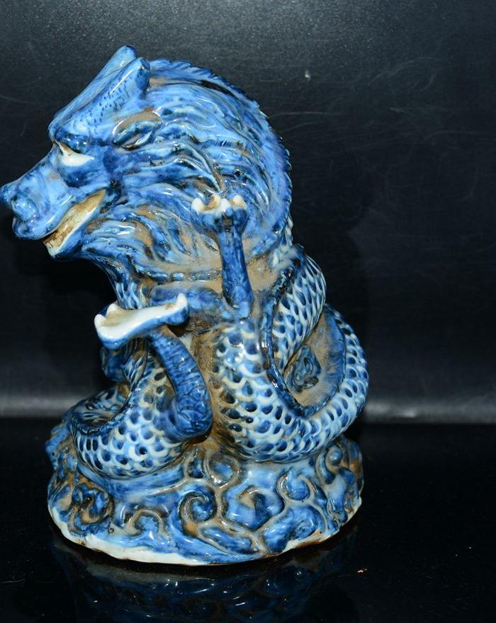 青花瓷四*龙纹龙形摆件