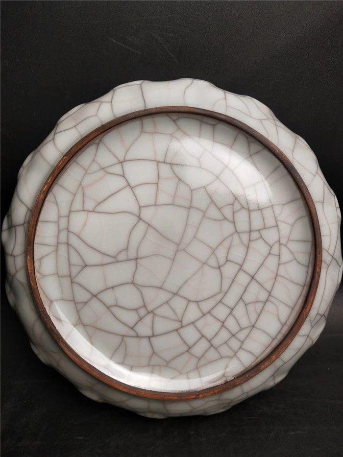 宋官窑金丝铁线花口笔洗