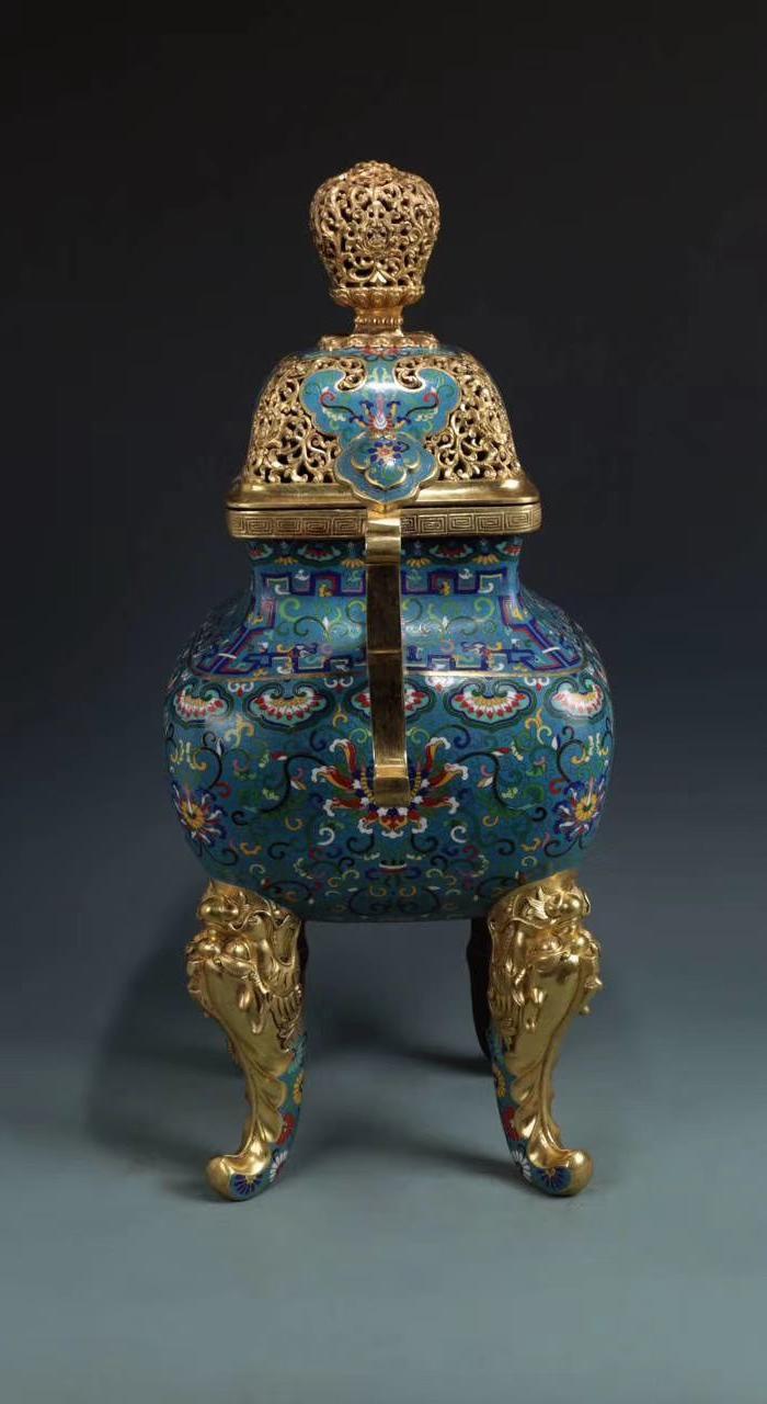 景泰蓝掐丝珐琅如意耳四足鼎