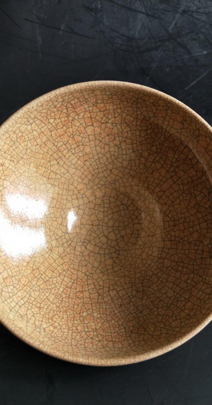 哥窑开片米黄釉斗笠碗