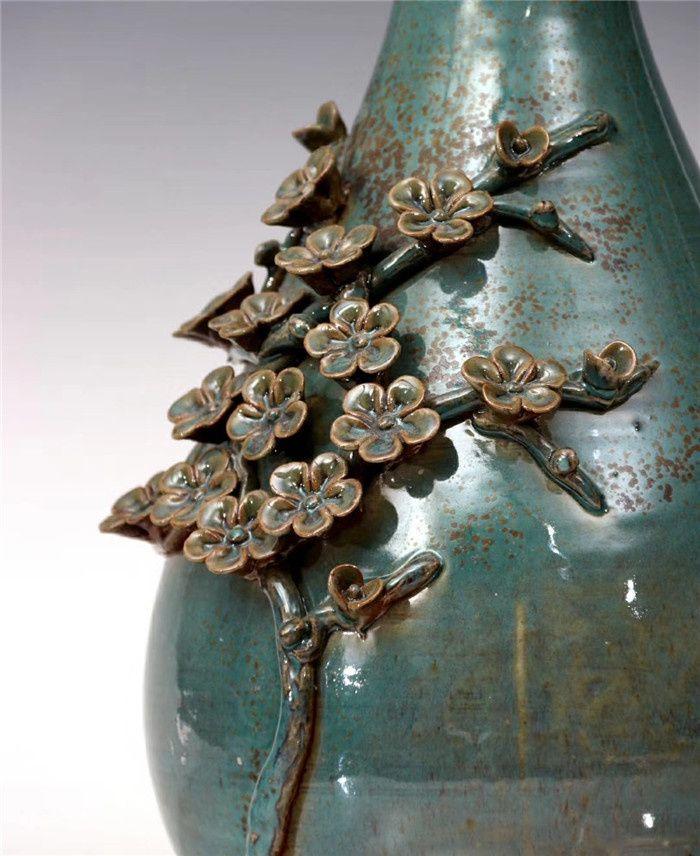 * 瓯窑 高浮雕梅花刻瓷花瓶