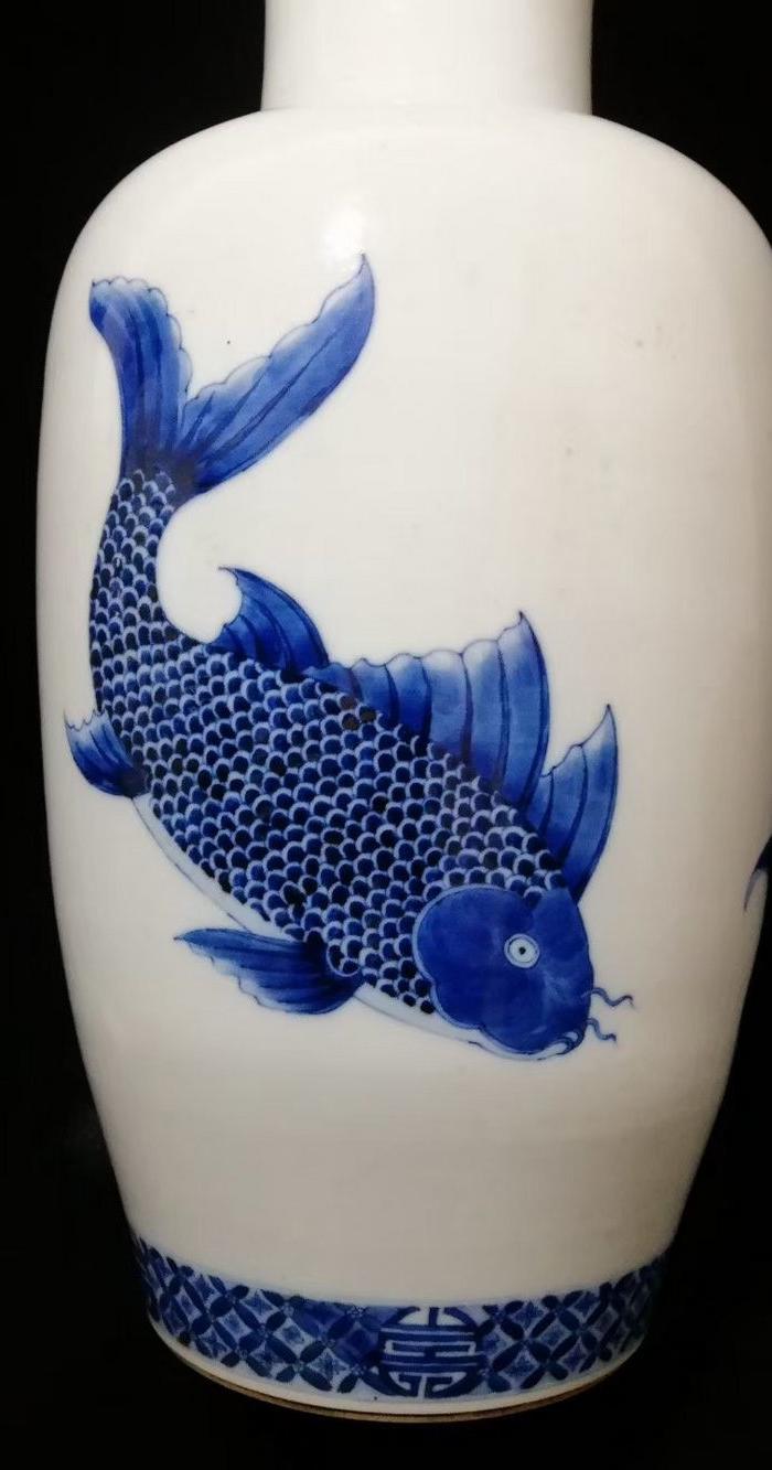 青花鱼纹瓶
