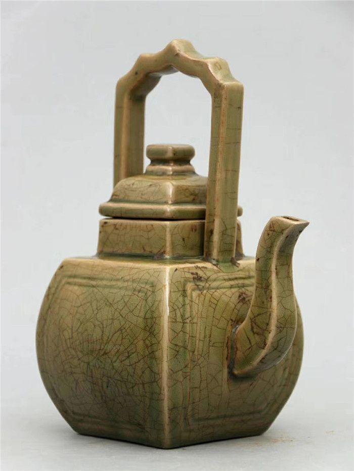 * 上虞窑 小开片暗饰刻瓷花卉纹四棱提梁壶.