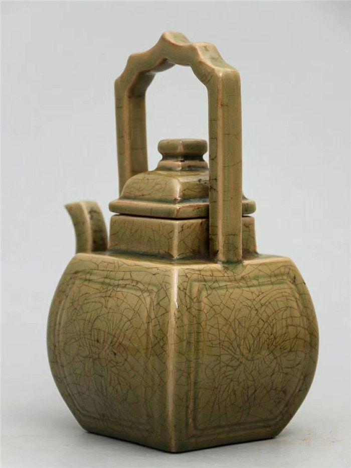 * 上虞窑 小开片暗饰刻瓷花卉纹四棱提梁壶.