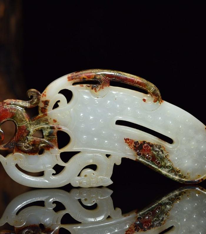 战汉老和田玉螭龙鸡心佩