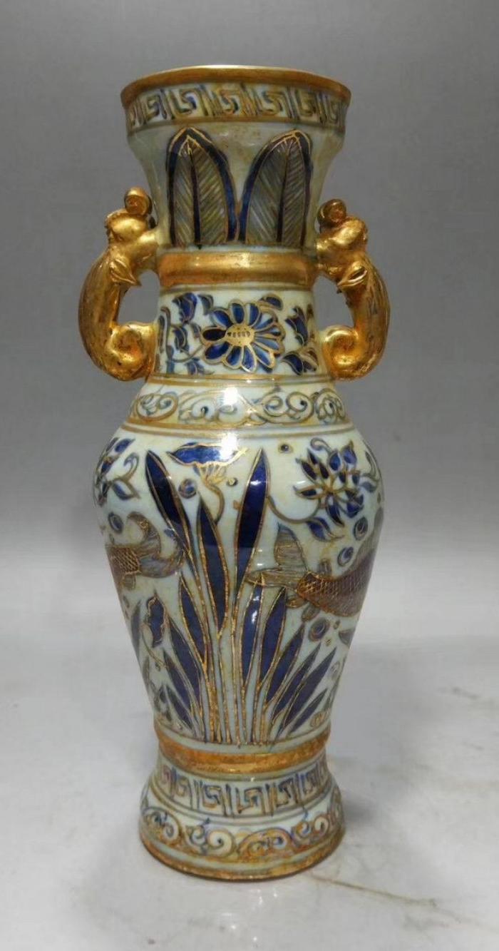 明代描金双耳瓶 高25cm 宽10cm