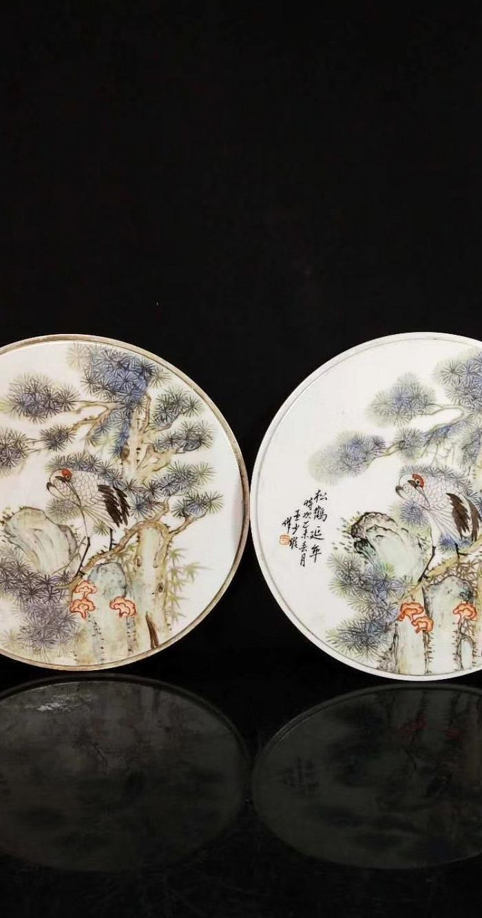 王少维 浅绛彩 松鹤延年瓷板一对