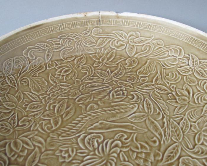 宋金时期定窑酱釉大雁穿花纹盘