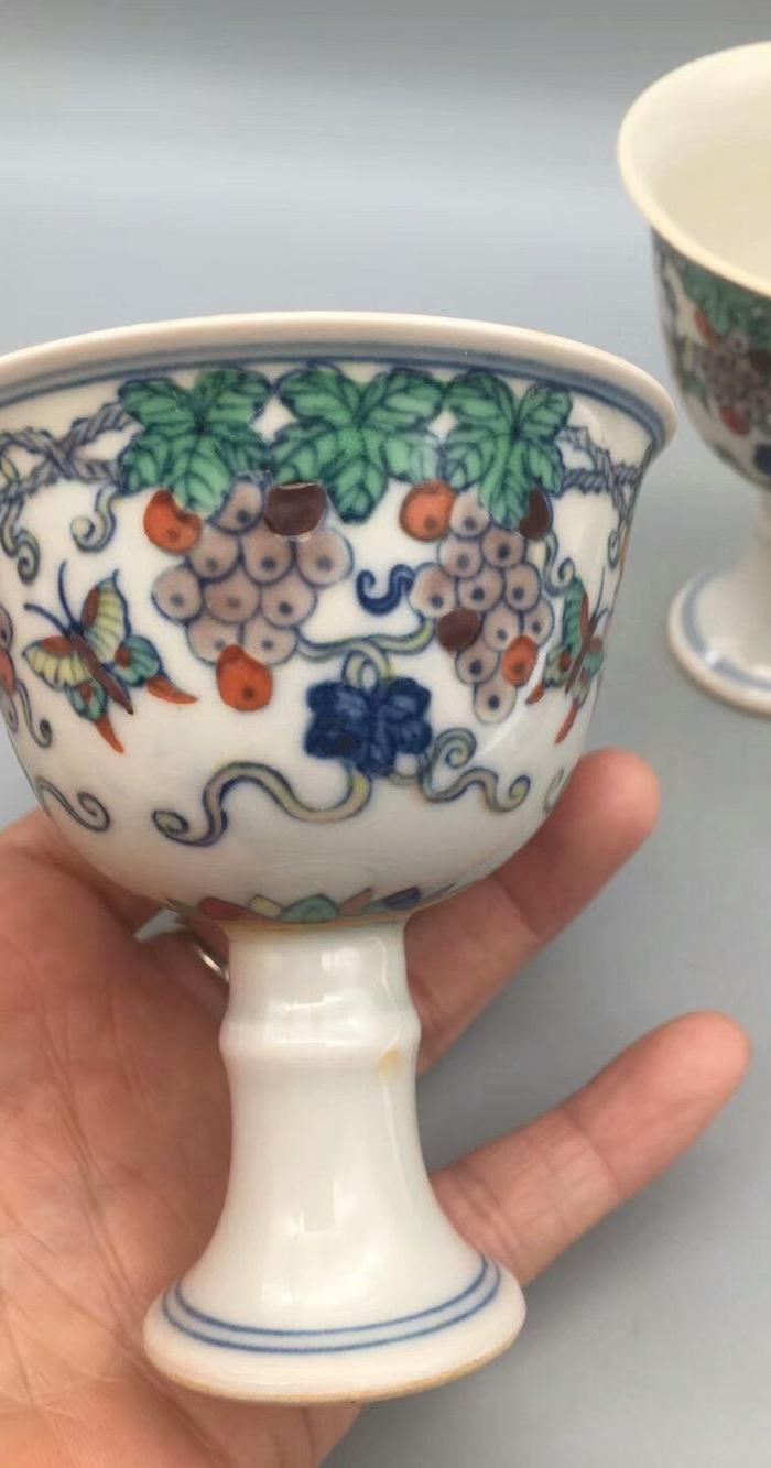 成化 斗彩葡萄纹高足杯