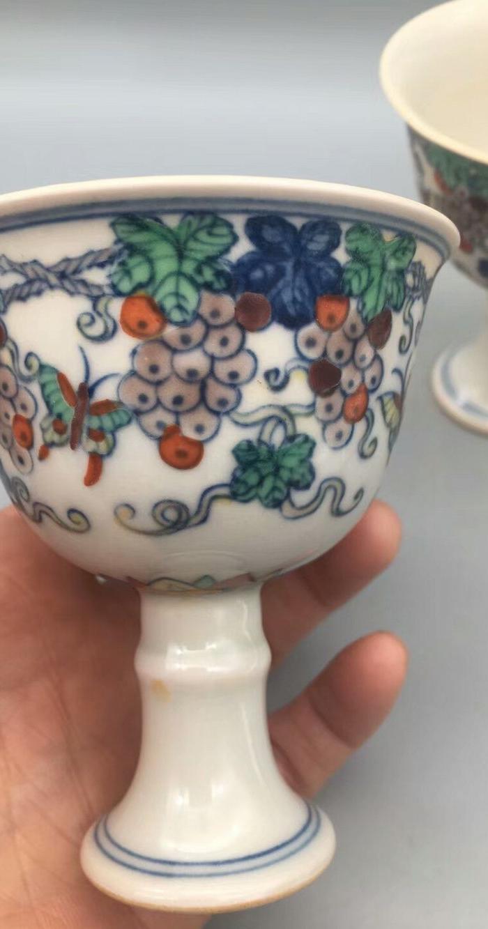 成化 斗彩葡萄纹高足杯