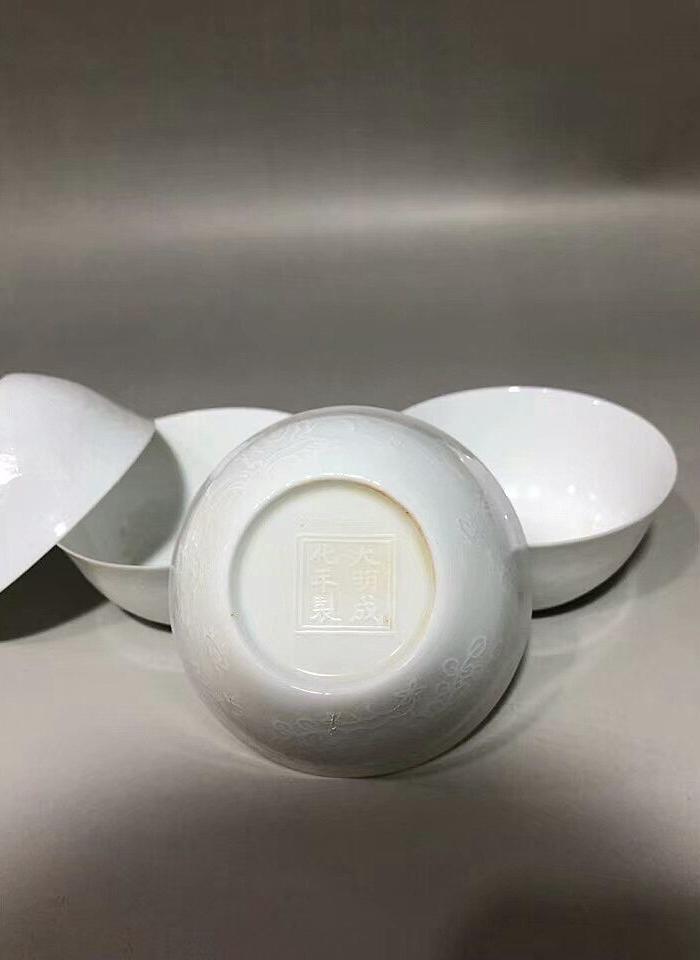 明成化薄胎白瓷鸡缸杯