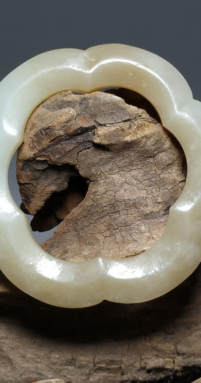 老和田青白玉海棠袈裟环