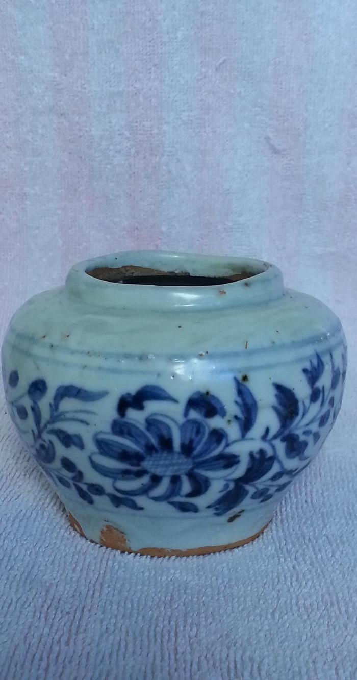 元青花缠枝菊小罐