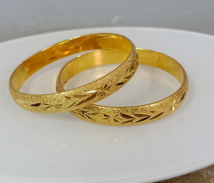 乡下收的雕工不错的老金手镯一对