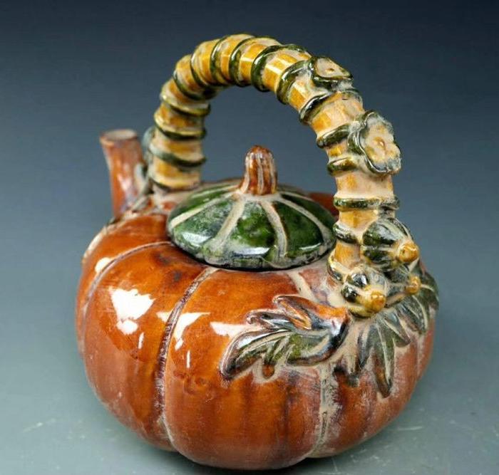 唐三彩瓜棱提梁壶