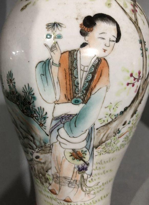 浅绛彩人物赏瓶