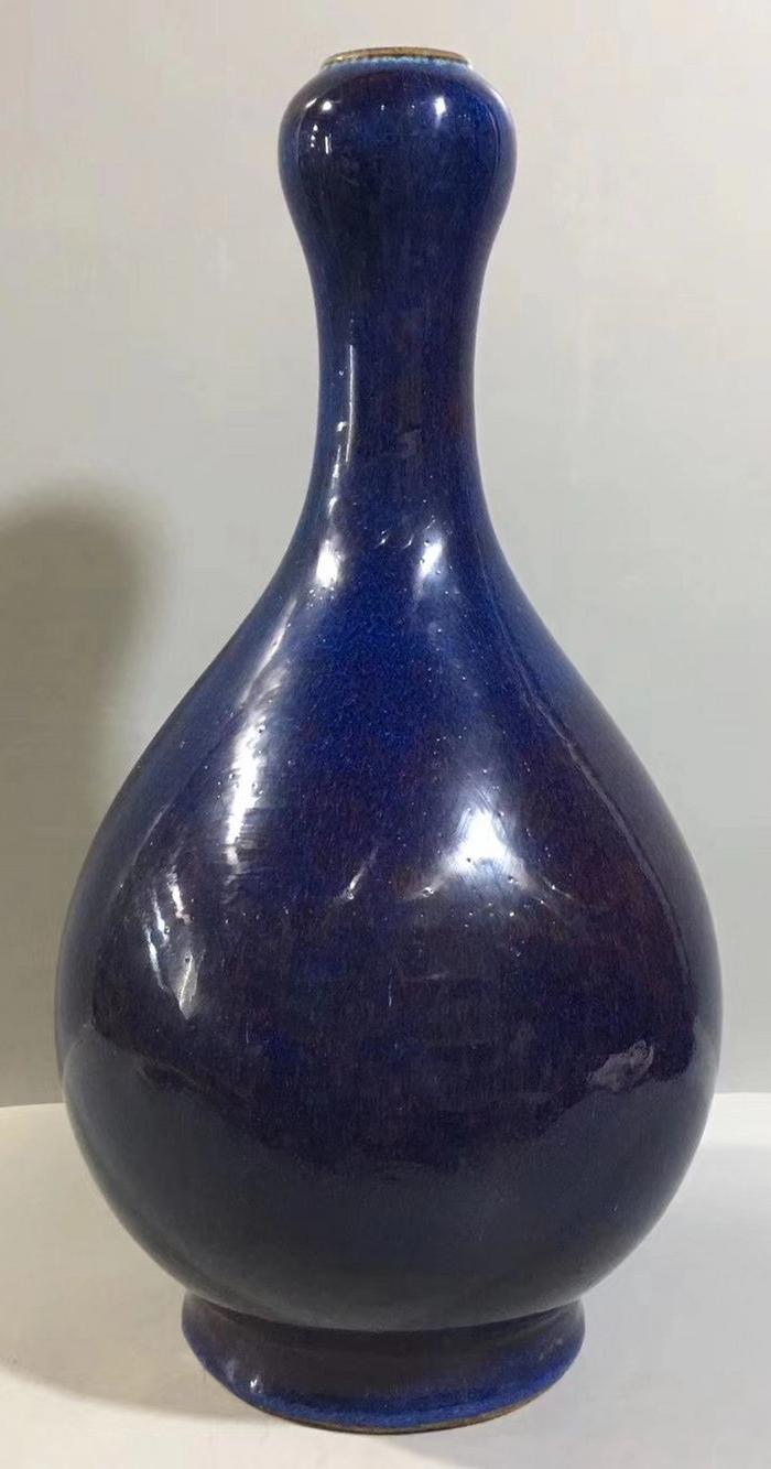 祭蓝釉蒜头瓶