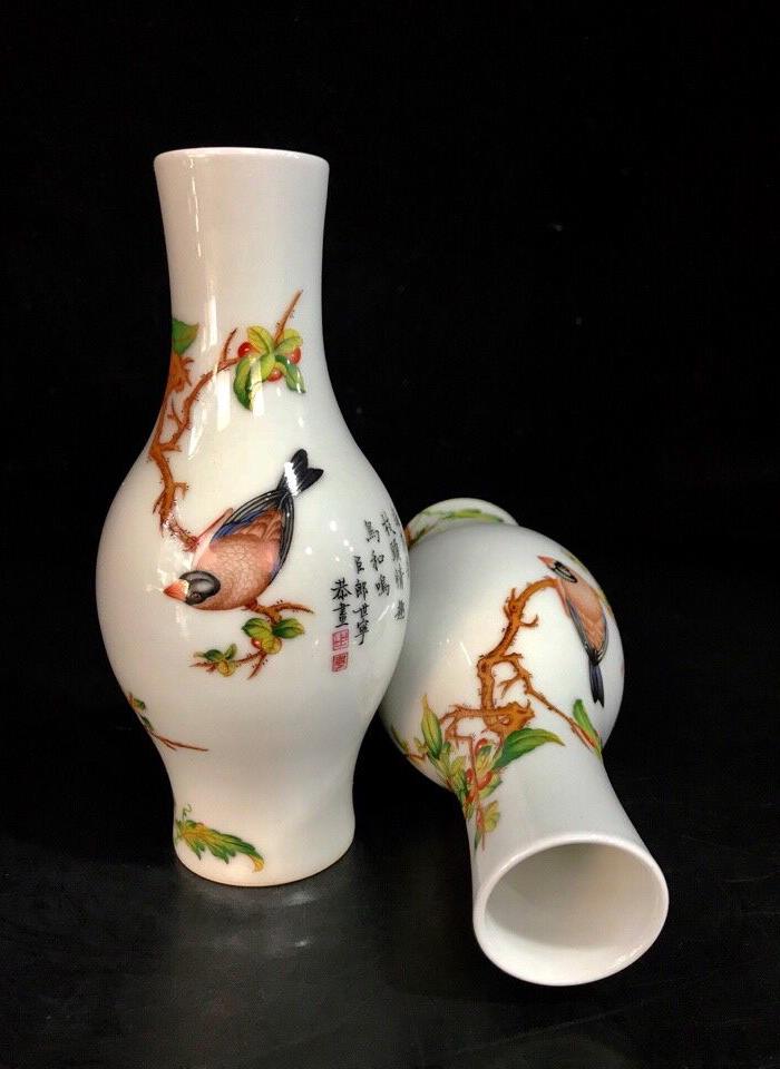珐琅彩郎世宁恭绘花鸟纹瓶一对