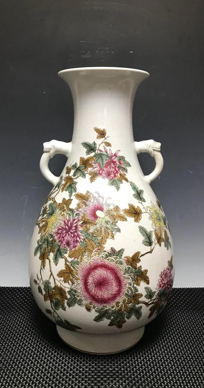 王步款粉彩菊花纹玉壶春瓶