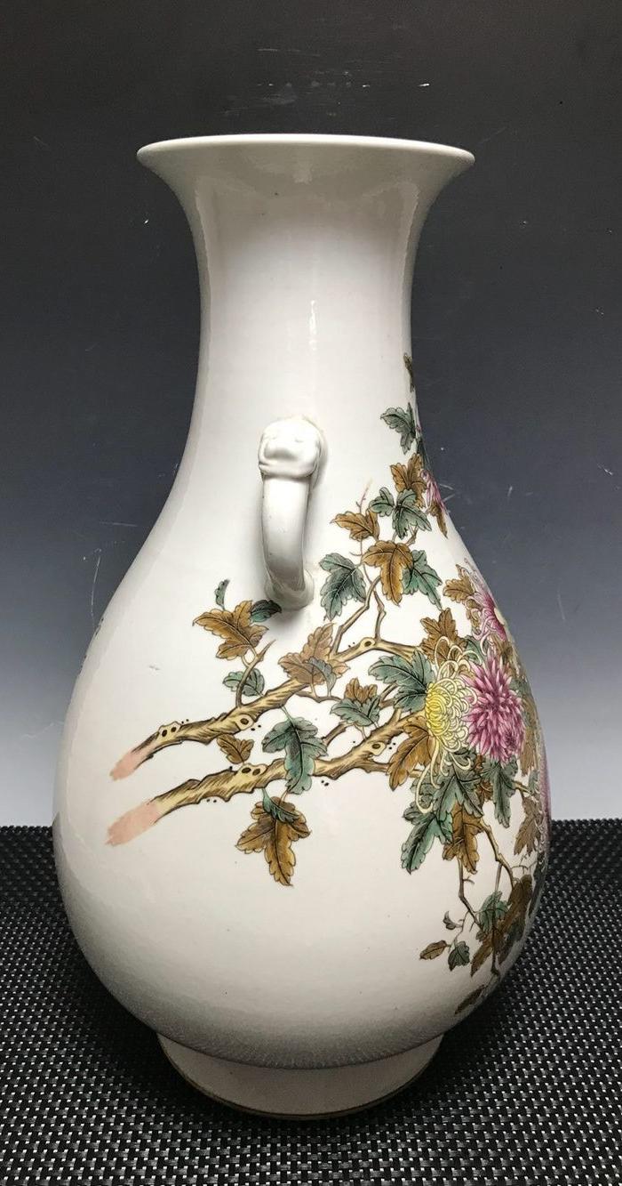 王步款粉彩菊花纹玉壶春瓶