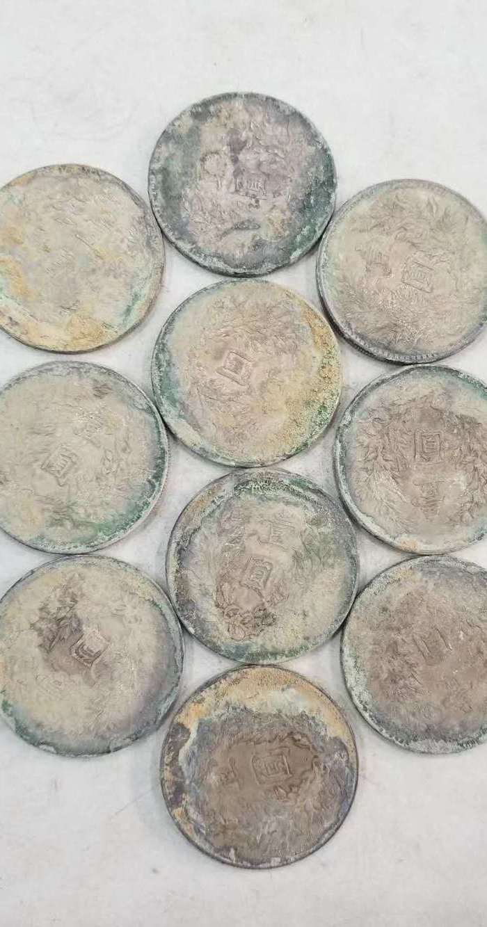 深坑挖出的老银元