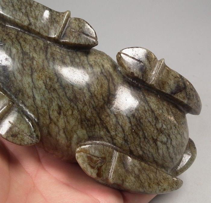 老和田青玉老提油黑沁圆雕卧牛大摆件