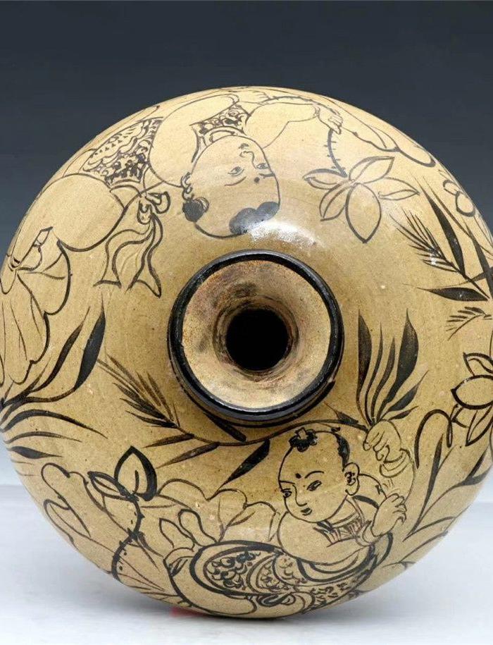 *磁州窑黄釉黑花彩绘婴戏纹暖手瓶