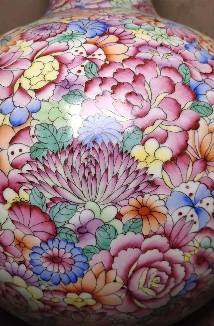 大清乾隆年制粉彩百花不落地天球瓶