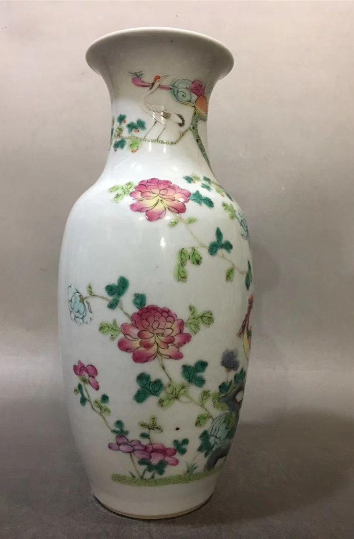 民国粉彩五伦图花瓶