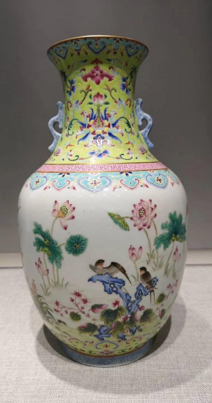 道光粉彩双耳大瓶子