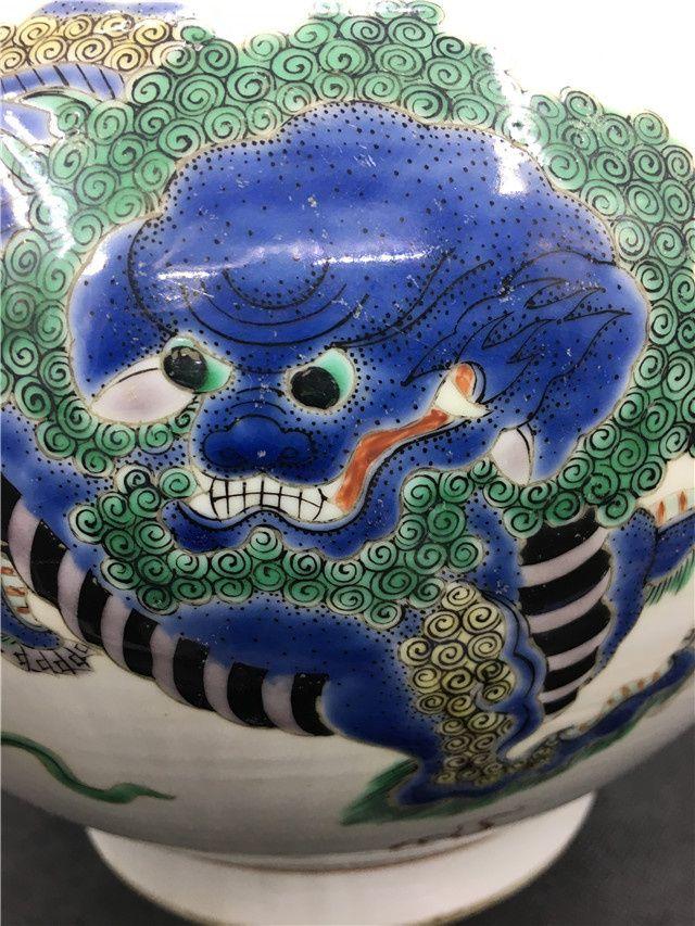 康熙五彩狮子纹天球瓶