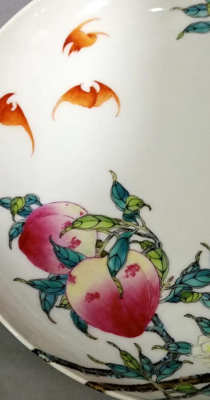 粉彩桃子盘子