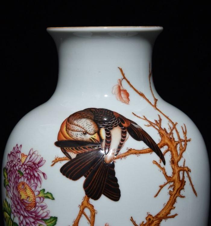 瓷器 郎世宁绘珐琅彩花鸟瓶
