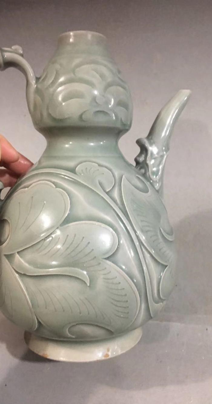 耀州窑刻花执壶