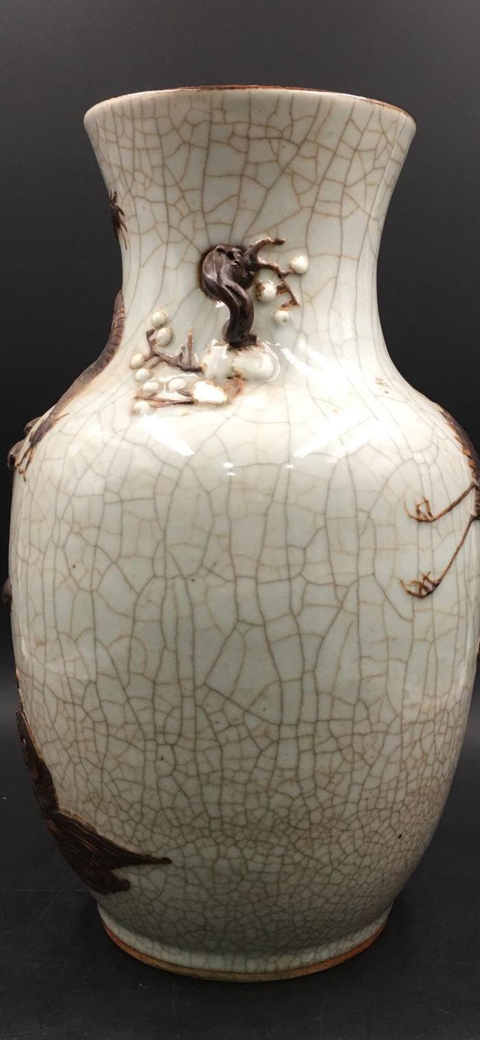 清晚期哥釉堆塑梅桩耳瓶!