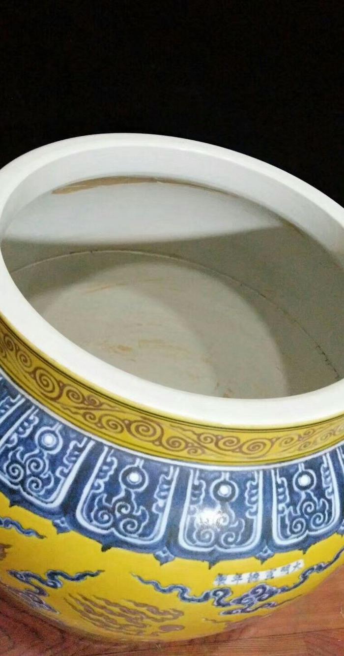 黄釉龙纹缸一对