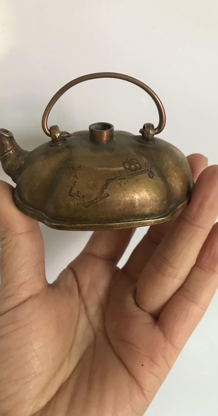 收来的荣宝斋黄铜文房水滴