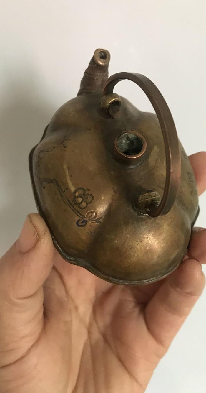 收来的荣宝斋黄铜文房水滴