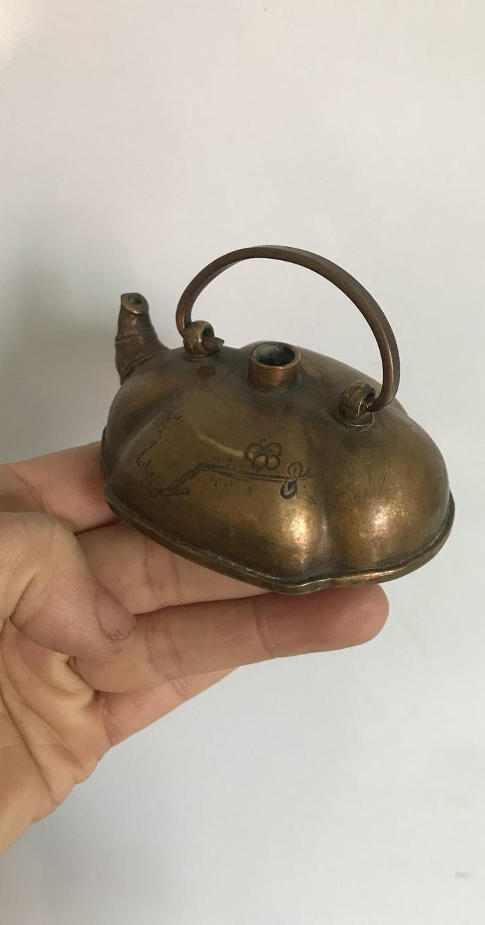 收来的荣宝斋黄铜文房水滴