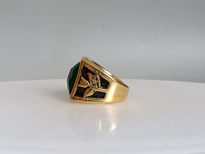 乡下收的镶嵌绿宝石老凤祥18k戒指