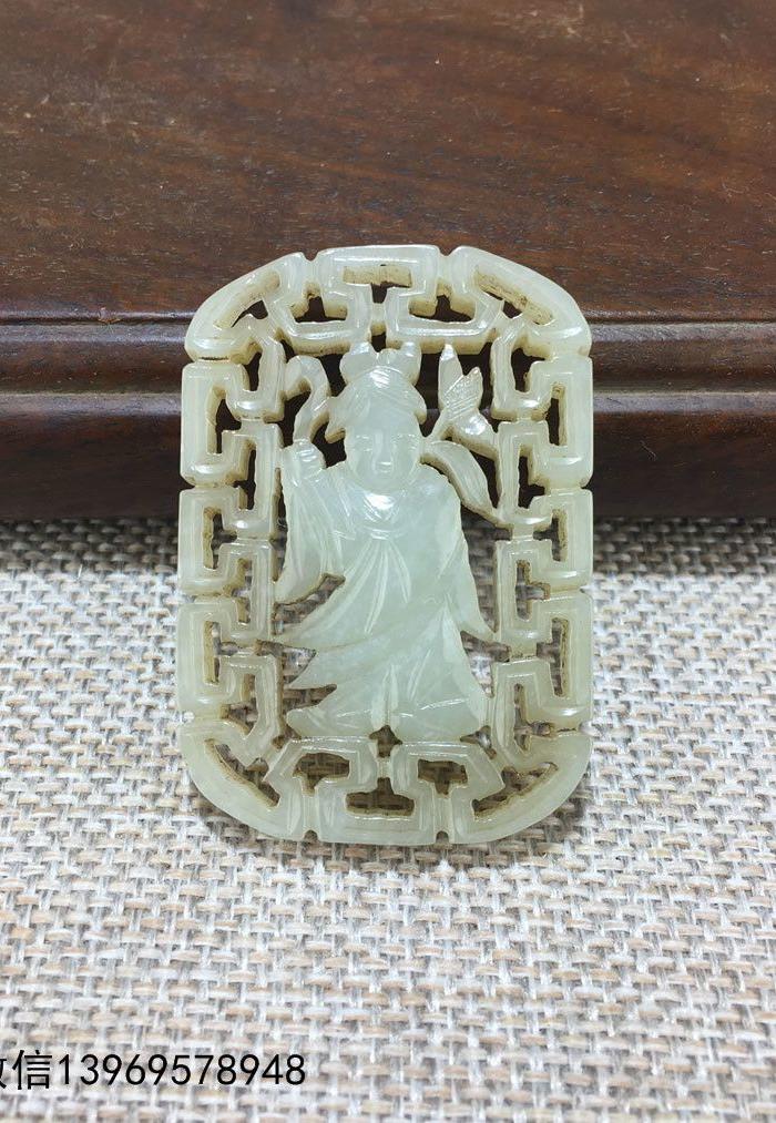 清代镂空人物老玉牌
