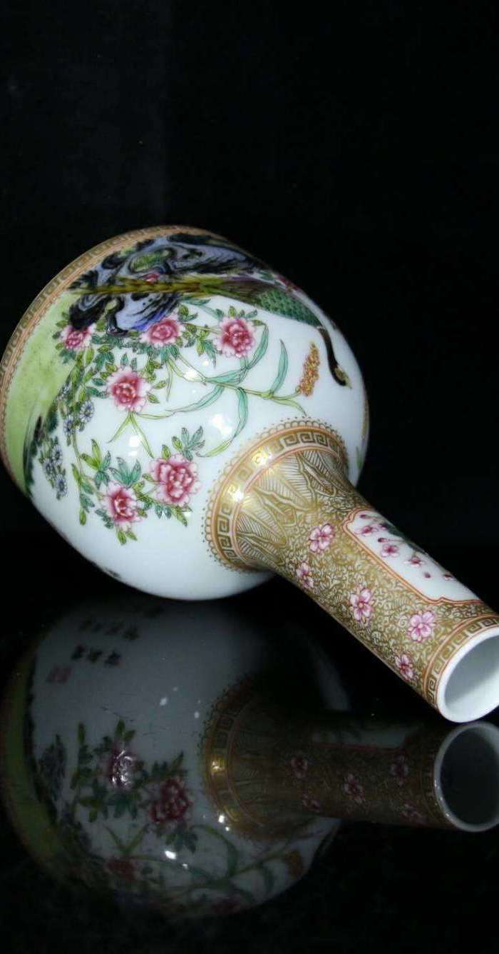 雍正珐琅彩花鸟描金摇铃尊