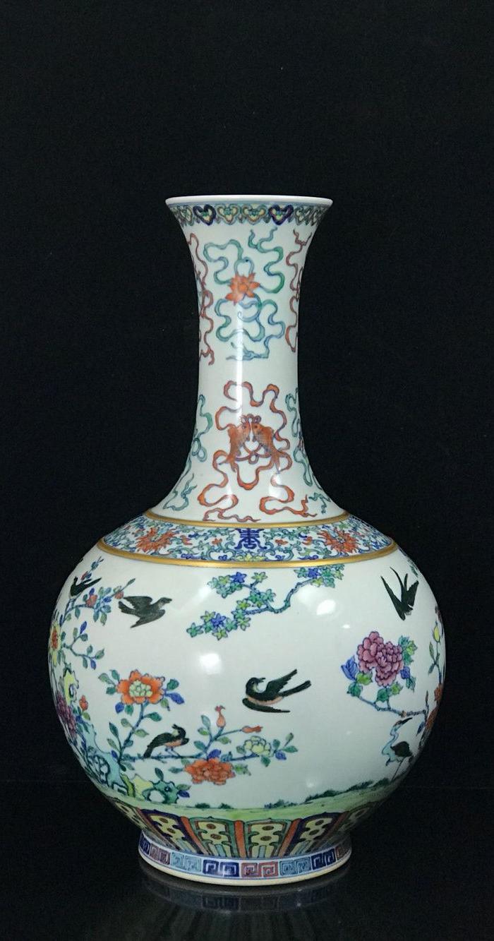 清雍正五彩八宝花鸟纹赏瓶39 23