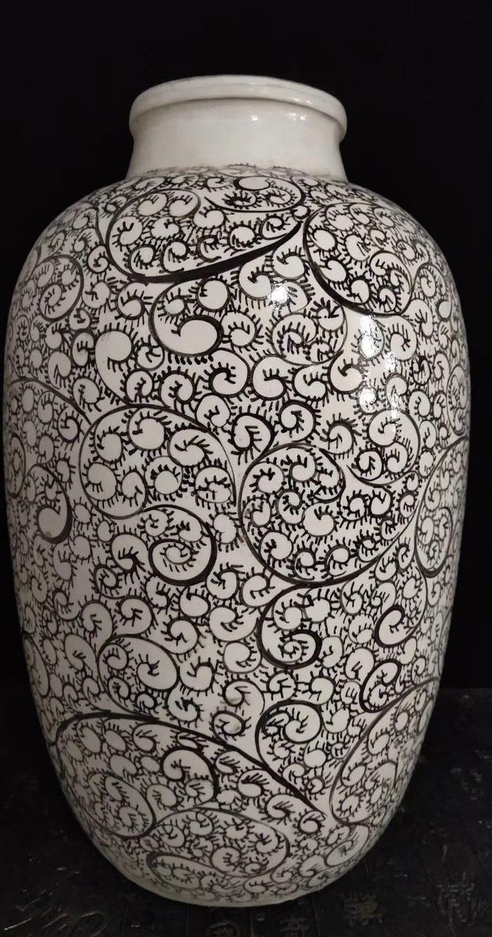 磁州窑卷草纹赏瓶