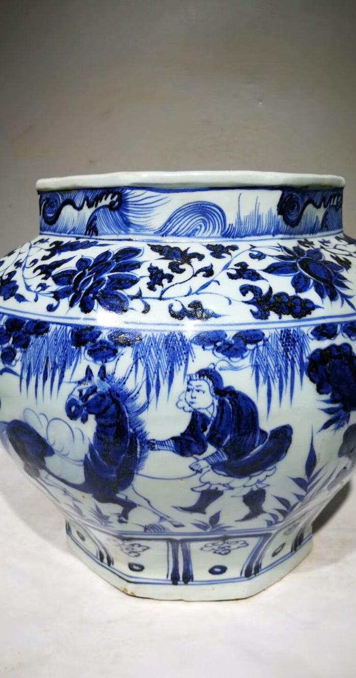 元青花人物八棱罐