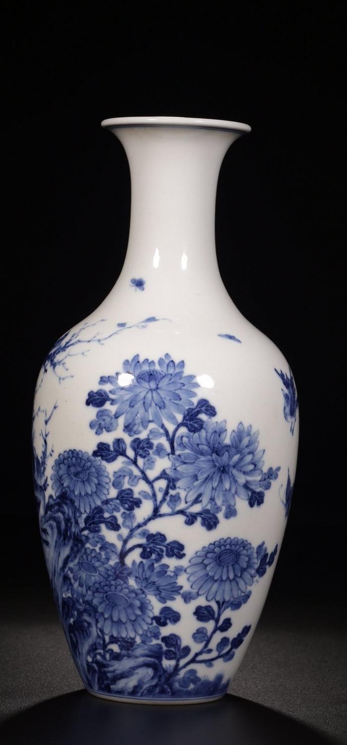 清代:回流花鸟青花瓶