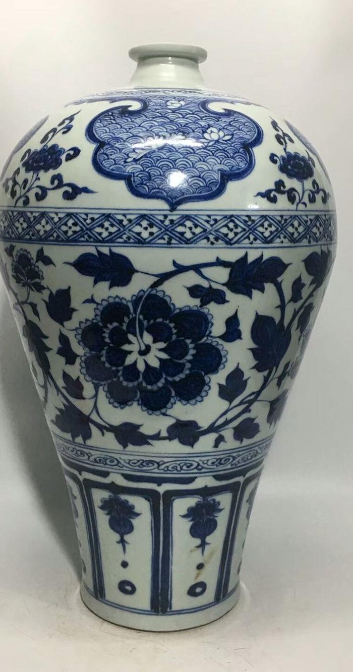 元青花牡丹纹梅瓶