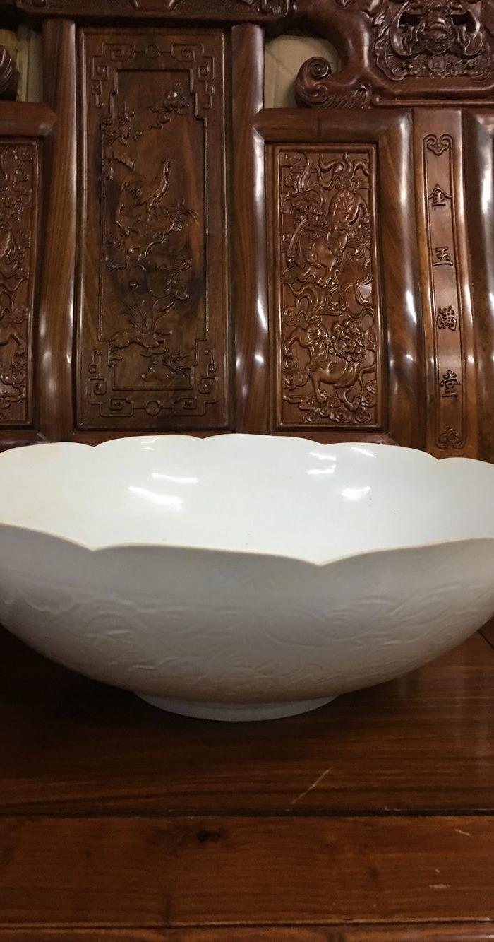 永乐白瓷暗龙纹薄胎大碗