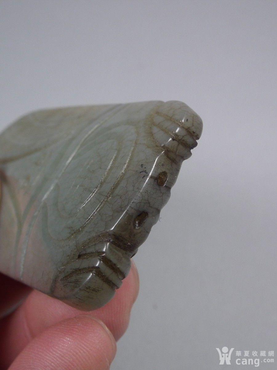 老和田青玉带黑沁精工细刻牛鼻孔大玉蝉佩